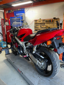 Genuine Honda CBR600 F4 Left Lower Side Fairing Cowl RED 1999-00 64450-MBW-670ZA - Very Good