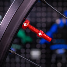 Load image into Gallery viewer, MUC-OFF VALVE STEM TUBELESS RED 20421