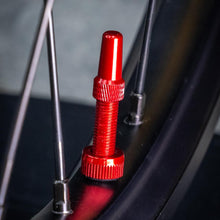 Load image into Gallery viewer, MUC-OFF VALVE STEM TUBELESS RED 20421