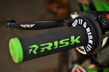 Load image into Gallery viewer, RISK RACING GRIP DONUTS 00110