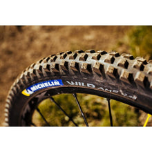 Load image into Gallery viewer, MICHELIN Wild AM2 Competition Line, MTB Fahrradreifen, Schwarz, 27.5x2.40