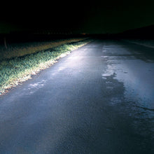 Load image into Gallery viewer, PIAA 881 Single Xtreme White Plus 27w = 50 w 70821