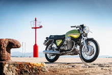 Load image into Gallery viewer, Bridgestone Pneu Battlax BT46 Blackwall Size 130/70-17