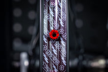 Load image into Gallery viewer, MUC-OFF VALVE STEM TUBELESS RED 20421