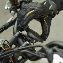 Load image into Gallery viewer, SP CONNECT UNIVERSAL CHARGING PHONE CLAMP SPC+ 52812