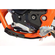 Load image into Gallery viewer, AXP RACING 6MM SKIDPLATE HUS -GAS TC65-MC65 AX1528