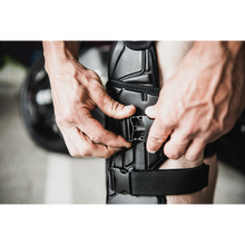 Load image into Gallery viewer, ICON KNEE FIELD ARMOR3 BK S/M 2704-0494