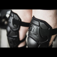 Load image into Gallery viewer, ICON KNEE FIELD ARMOR3 BK L/XL 2704-0495