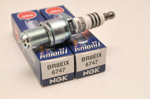 (2) NGK BR8EIX 6747 Spark Plug Plugs Bougies - Lot of Two / Lot de Deux