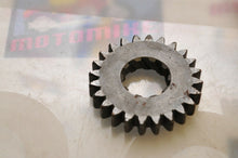 Load image into Gallery viewer, NOS OEM VINTAGE Honda 28211-065-005 GEAR, KICK PINION SPINDLE CL70 SL70 CT70