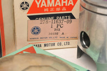 Load image into Gallery viewer, Genuine Yamaha 278-11630-31-00 Piston &amp; Ring set kit - R5 R5B R5C 1970-1972 O/S