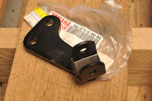 NOS OEM YAMAHA 34L-27412-00-R4  BRACKET,FOOTREST 1 - XT600