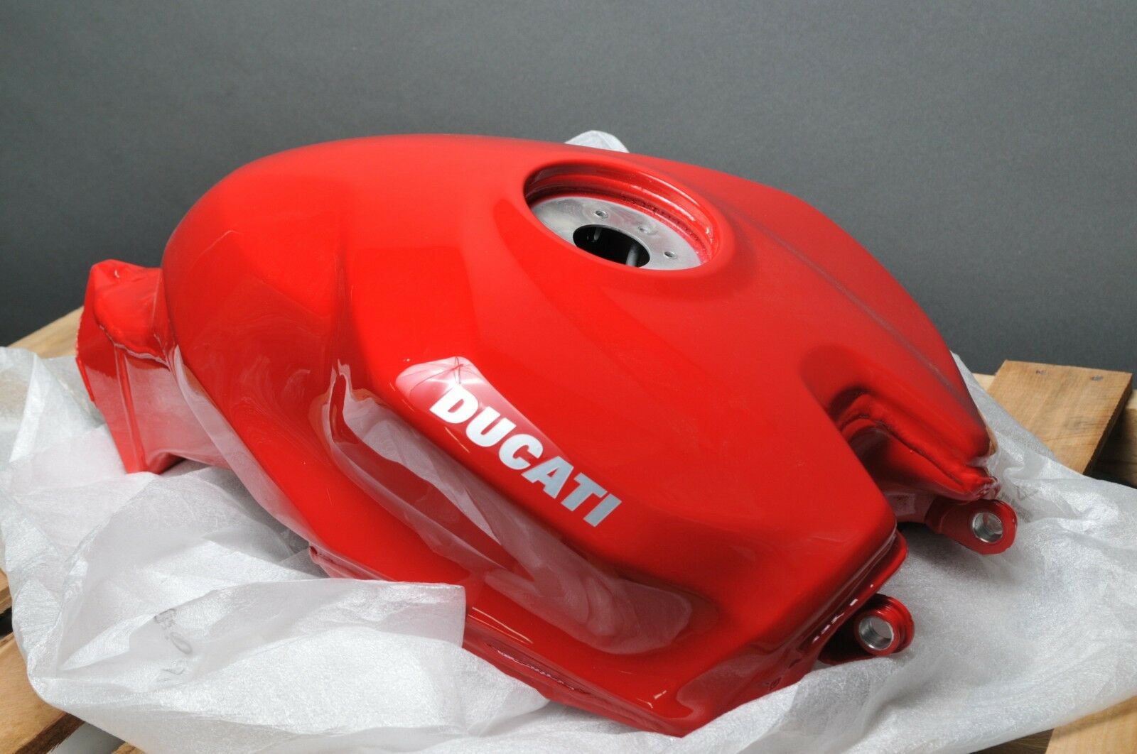 GENUINE DUCATI 58611923AA RED GAS FUEL PETROL TANK SUPERBIKE PANIGALE 1199  1299