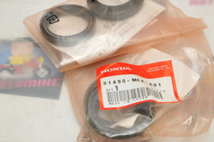 NOS OEM Honda 51490-MCK-A01 Qty:2 FRONT FORK SEAL SET VT1100 SHADOW SABRE FSC600