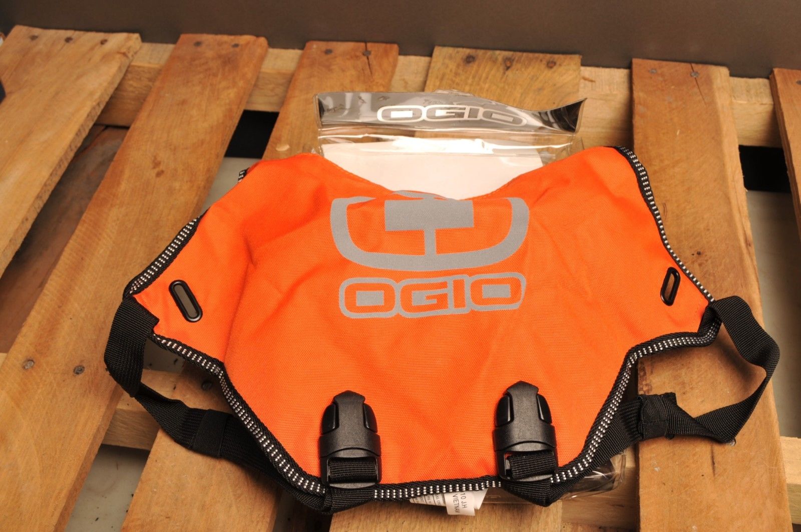 Ogio no drag outlet rain cover