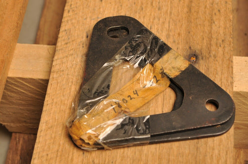 NOS OEM KAWASAKI 18024-028 Qty:2 BRACKET, MUFFLER - KZ750 B 1976-1979 - Motomike Canada