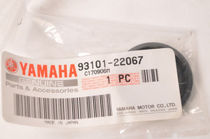 Genuine Yamaha Oil Seal Lower Drive 25 30 40 50 55 HP Outboard | 93101-22067-00