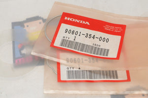 NOS OEM Honda 90601-354-000 Qty:2 OIL SEAL STOP RING CB250 CB200 CT125 MR175 ++