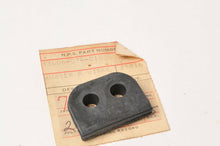 Load image into Gallery viewer, Genuine NOS Honda 33606-074-010 rubber turn signal mount  -  CL CB 100 360 500 +