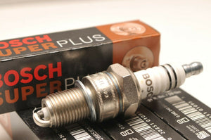 (4) Bosch WR6DC+ Spark Plug Plugs Bougies-Lot of FOUR / Lot de Quatre -
