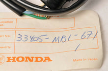 Load image into Gallery viewer, Genuine NOS Honda 33405-MB1-671 Wire,R Turn Signal pigtail harness VF700 VF1100