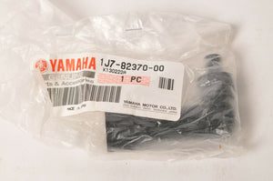 Genuine Yamaha Plug,Cap Spark Connector XS XV XJ ++  |  1J7-82370-00